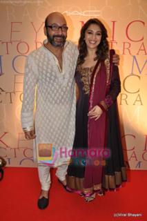 Madhuri Dixit feet photo thumbnail