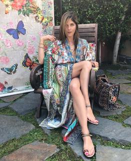 Selma Blair feet photo thumbnail