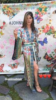 Selma Blair feet photo thumbnail