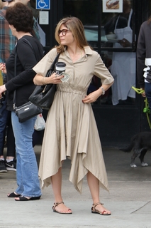 Selma Blair feet photo thumbnail