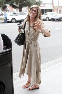 Selma Blair feet photo thumbnail