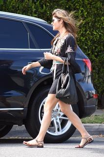Selma Blair feet photo thumbnail