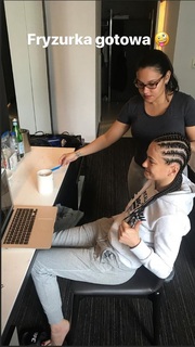 Karolina Kowalkiewicz feet photo thumbnail