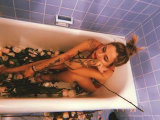 Paris Jackson feet photo thumbnail