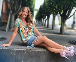 Andrea Legarreta feet photo thumbnail