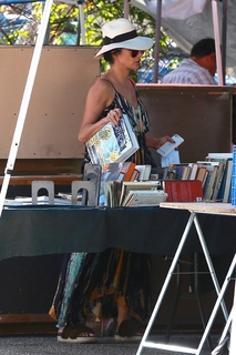 Nicole Scherzinger feet photo thumbnail