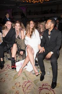Chrissy Teigen feet photo thumbnail