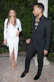 Chrissy Teigen feet photo thumbnail