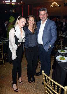 Miley Cyrus feet photo thumbnail