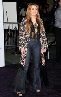 Miley Cyrus feet photo thumbnail