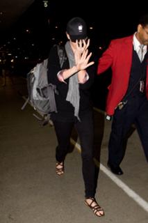 Charlize Theron feet photo thumbnail