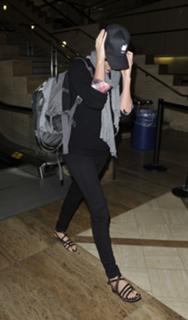 Charlize Theron feet photo thumbnail