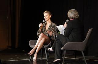 Charlize Theron feet photo thumbnail