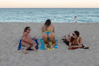 Claudia Romani feet photo thumbnail