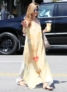 Selma Blair feet photo thumbnail