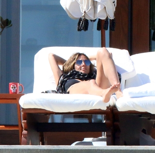 Heidi Klum feet photo thumbnail