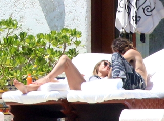 Heidi Klum feet photo thumbnail