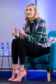Karlie Kloss feet photo thumbnail