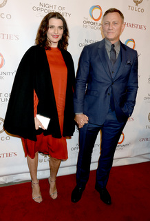 Rachel Weisz feet photo thumbnail