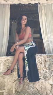 Isis Valverde feet photo thumbnail