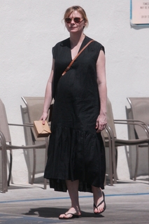 Kirsten Dunst feet photo thumbnail