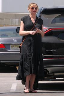 Kirsten Dunst feet photo thumbnail