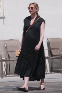 Kirsten Dunst feet photo thumbnail