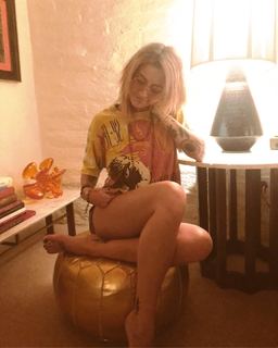 Paris Jackson feet photo thumbnail