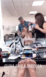Deborah Secco feet photo thumbnail
