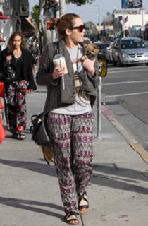 Miley Cyrus feet photo thumbnail
