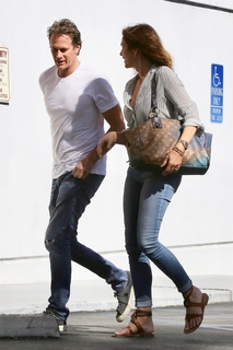 Cindy Crawford feet photo thumbnail