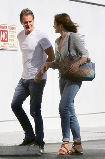 Cindy Crawford feet photo thumbnail
