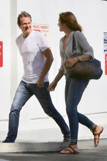 Cindy Crawford feet photo thumbnail