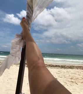 Natasha Henstridge feet photo thumbnail