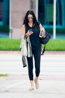 Adriana Lima feet photo thumbnail