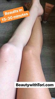 Tori Spelling feet photo thumbnail