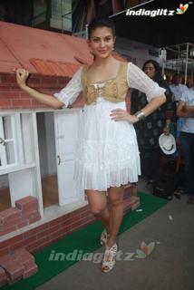 Jacqueline Fernandez feet photo thumbnail