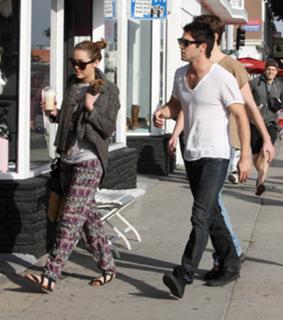 Miley Cyrus feet photo thumbnail
