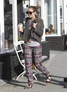 Miley Cyrus feet photo thumbnail