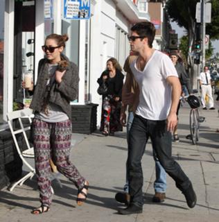 Miley Cyrus feet photo thumbnail