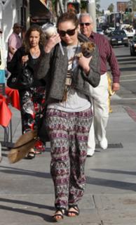 Miley Cyrus feet photo thumbnail