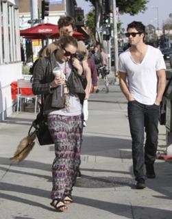 Miley Cyrus feet photo thumbnail