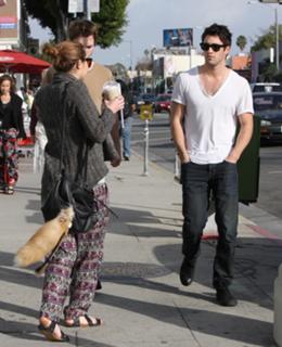 Miley Cyrus feet photo thumbnail