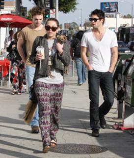 Miley Cyrus feet photo thumbnail