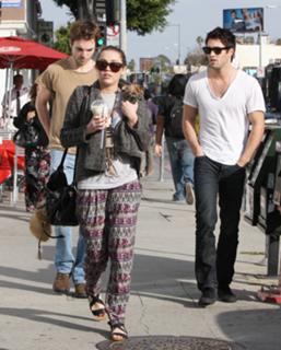 Miley Cyrus feet photo thumbnail