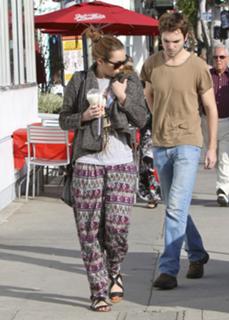 Miley Cyrus feet photo thumbnail