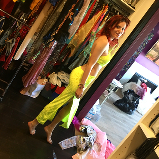 Bella Thorne feet photo thumbnail
