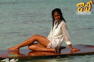 Ileana D'Cruz feet photo thumbnail