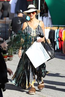 Nicole Scherzinger feet photo thumbnail