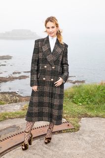 Lily James feet photo thumbnail